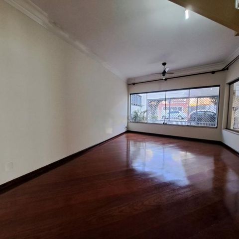 Casa à venda com 184m², 3 quartos e 2 vagas