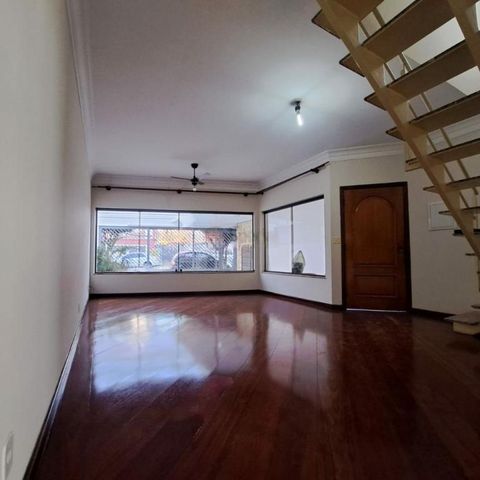 Casa à venda com 184m², 3 quartos e 2 vagas