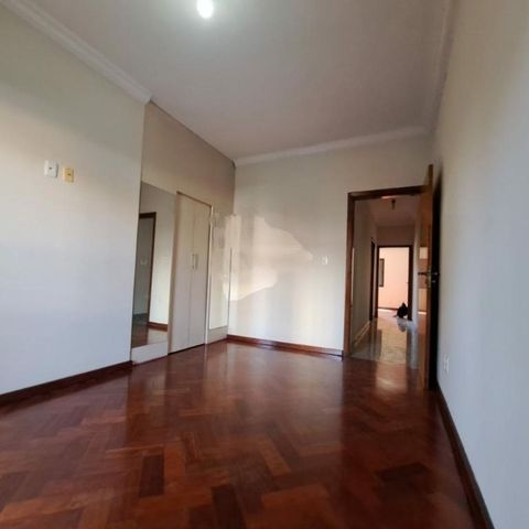 Casa à venda com 184m², 3 quartos e 2 vagas