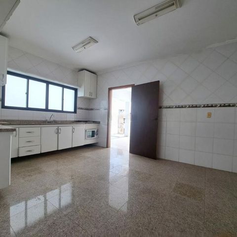 Casa à venda com 184m², 3 quartos e 2 vagas