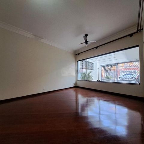 Casa à venda com 184m², 3 quartos e 2 vagas