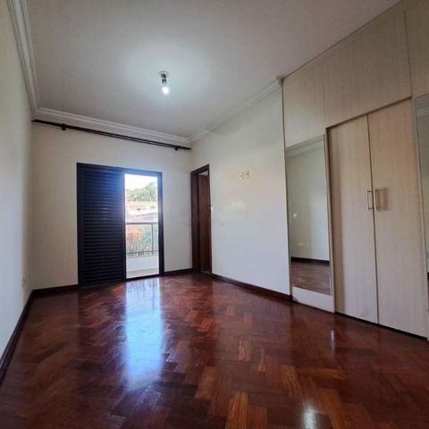 Casa à venda com 184m², 3 quartos e 2 vagas