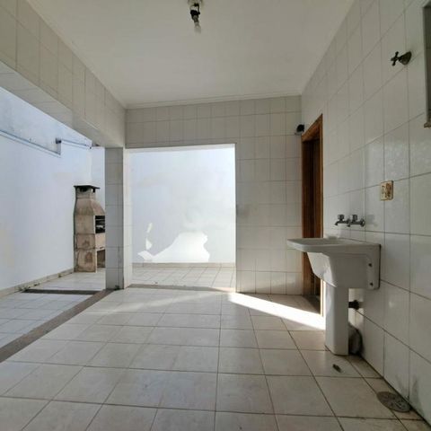 Casa à venda com 184m², 3 quartos e 2 vagas
