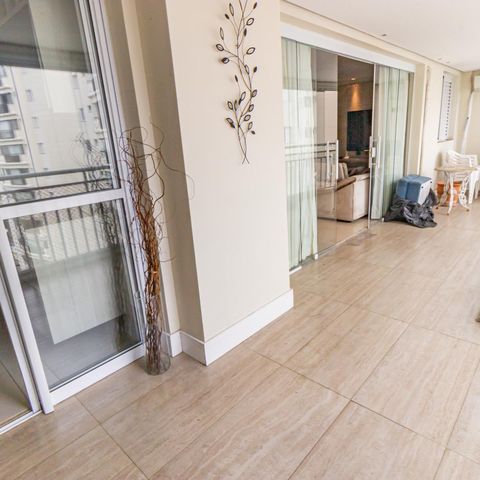Apartamento para alugar com 126m², 3 quartos e 2 vagas Apartamento para alugar com 126m², 3 quartos e 2 vagasVaranda