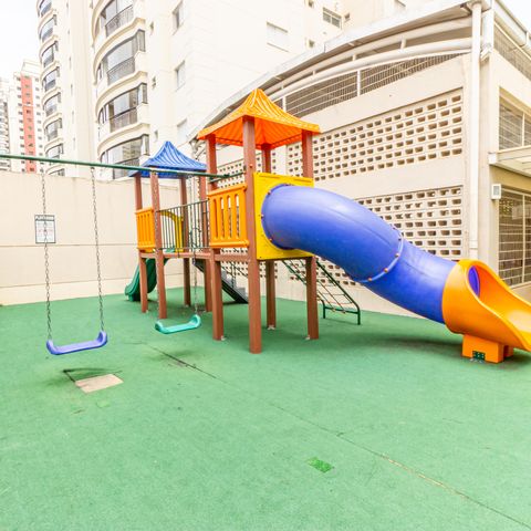 Apartamento para alugar com 126m², 3 quartos e 2 vagas Apartamento para alugar com 126m², 3 quartos e 2 vagasÁrea comum - Playground
