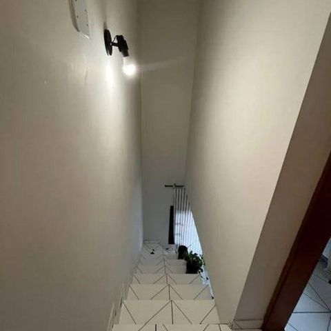 Casa à venda com 80m², 2 quartos e 1 vagaEscada
