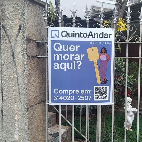 Casa à venda com 116m², 2 quartos e 4 vagas Casa à venda com 116m², 2 quartos e 4 vagasFachada