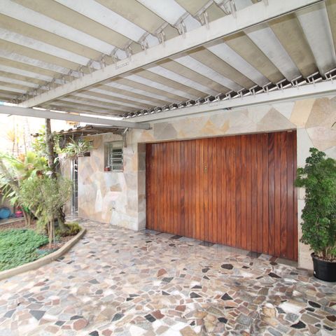 Casa à venda com 116m², 2 quartos e 4 vagasGaragem