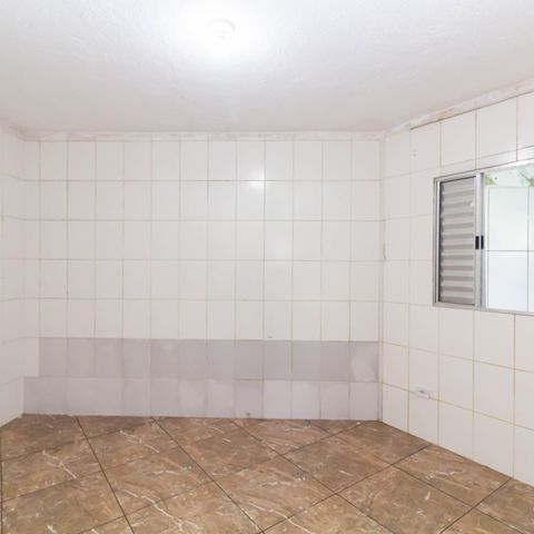 Casa para alugar com 35m², 1 quarto e sem vaga Casa para alugar com 35m², 1 quarto e sem vagaSala/Quarto