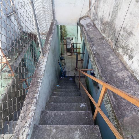 Casa para alugar com 35m², 1 quarto e sem vaga Casa para alugar com 35m², 1 quarto e sem vagaEscada