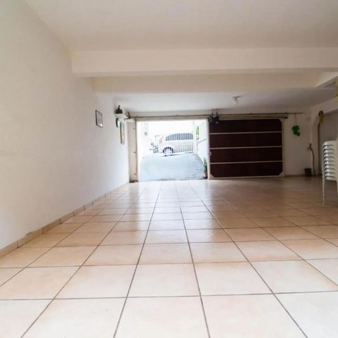 Casa à venda com 170m², 4 quartos e 4 vagas