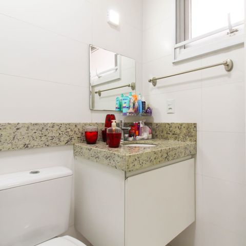 Casa de condomínio à venda com 131m², 3 quartos e 2 vagas Casa de condomínio à venda com 131m², 3 quartos e 2 vagasBanheiro