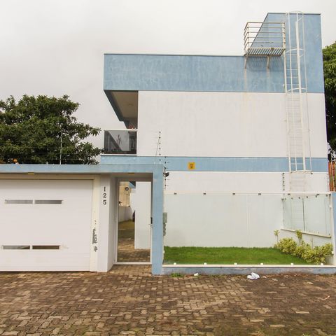 Casa de condomínio à venda com 131m², 3 quartos e 2 vagas Casa de condomínio à venda com 131m², 3 quartos e 2 vagasFachada