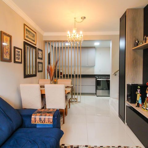 Casa de condomínio à venda com 131m², 3 quartos e 2 vagas Casa de condomínio à venda com 131m², 3 quartos e 2 vagasSala