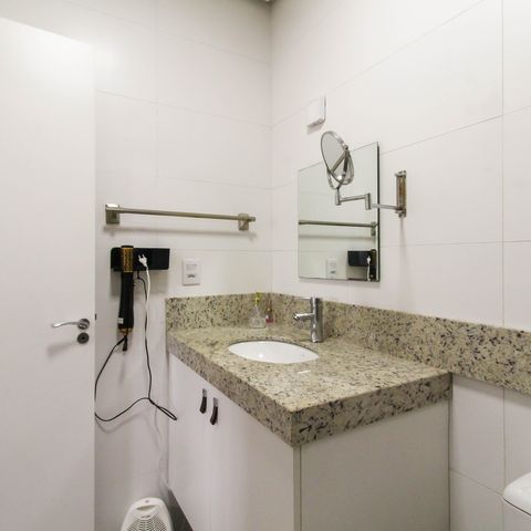 Casa de condomínio à venda com 131m², 3 quartos e 2 vagas Casa de condomínio à venda com 131m², 3 quartos e 2 vagasBanheiro da Suíte
