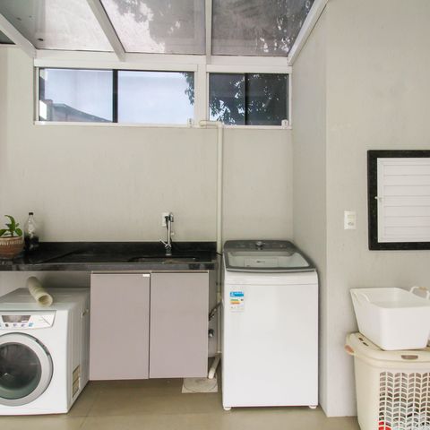 Casa de condomínio à venda com 131m², 3 quartos e 2 vagas Casa de condomínio à venda com 131m², 3 quartos e 2 vagasÁrea de Serviço