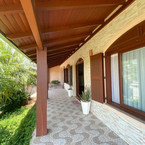 Casa à venda com 300m², 4 quartos e 5 vagas