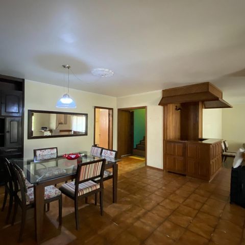 Casa à venda com 300m², 4 quartos e 5 vagas
