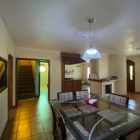 Casa à venda com 300m², 4 quartos e 5 vagas