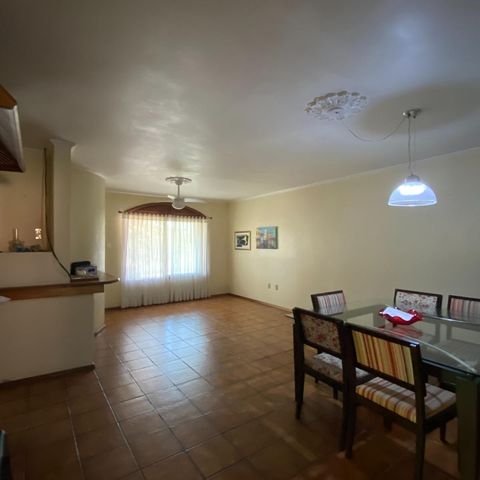 Casa à venda com 300m², 4 quartos e 5 vagas
