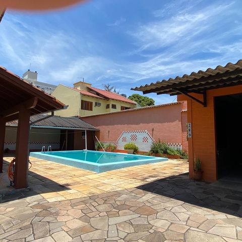 Casa à venda com 300m², 4 quartos e 5 vagas