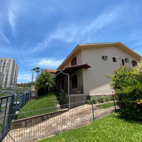 Casa à venda com 300m², 4 quartos e 5 vagas