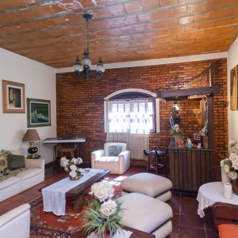 Casa à venda com 200m², 4 quartos e 2 vagas Casa à venda com 200m², 4 quartos e 2 vagasSala