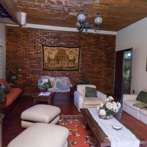 Casa à venda com 200m², 4 quartos e 2 vagas Casa à venda com 200m², 4 quartos e 2 vagasSala