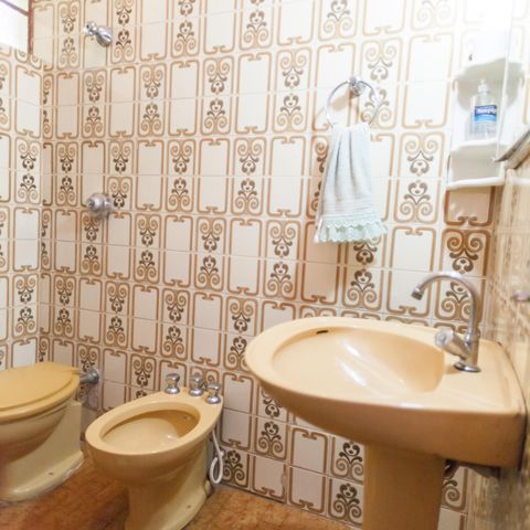 Casa à venda com 200m², 4 quartos e 2 vagas Casa à venda com 200m², 4 quartos e 2 vagasBanheiro Social