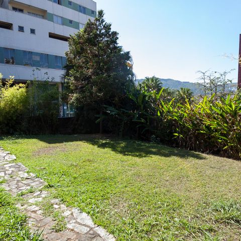 Casa à venda com 200m², 4 quartos e 2 vagas Casa à venda com 200m², 4 quartos e 2 vagasQuintal