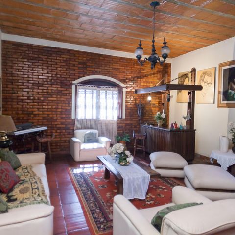 Casa à venda com 200m², 4 quartos e 2 vagas Casa à venda com 200m², 4 quartos e 2 vagasSala