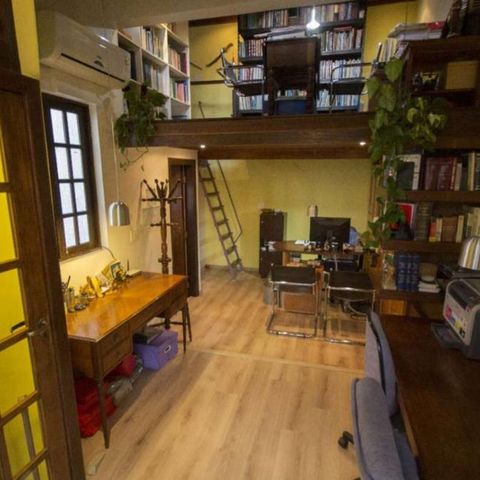 Casa à venda com 270m², 3 quartos e 1 vaga Casa à venda com 270m², 3 quartos e 1 vagaEscritório