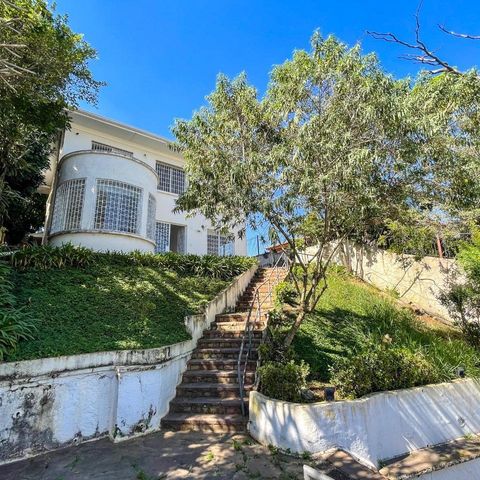 Casa à venda com 420m², 4 quartos e 4 vagas