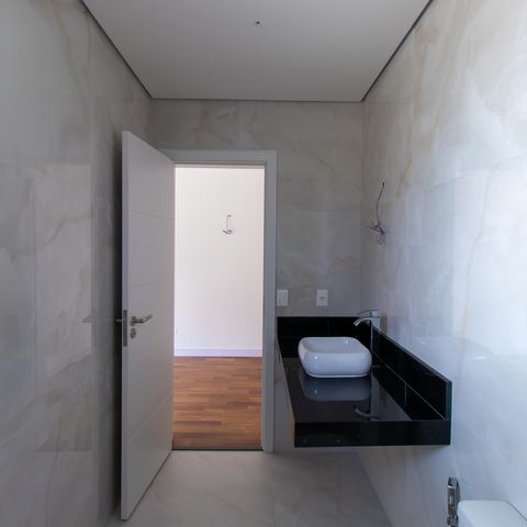 Casa de condomínio para alugar com 380m², 4 quartos e 4 vagasBanheiro da Suíte 1