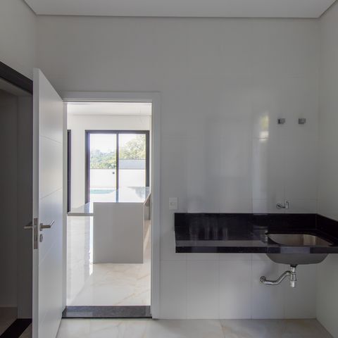Casa de condomínio para alugar com 380m², 4 quartos e 4 vagasÁrea de Serviço