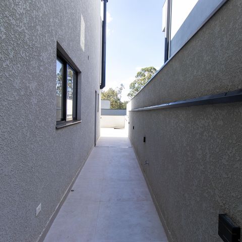 Casa de condomínio para alugar com 380m², 4 quartos e 4 vagasCorredor lateral