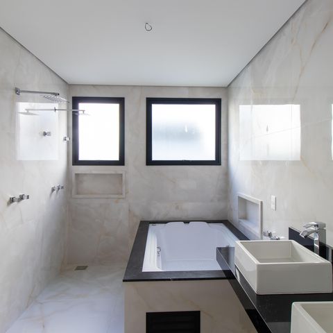Casa de condomínio para alugar com 380m², 4 quartos e 4 vagasBanheiro da Suíte 4
