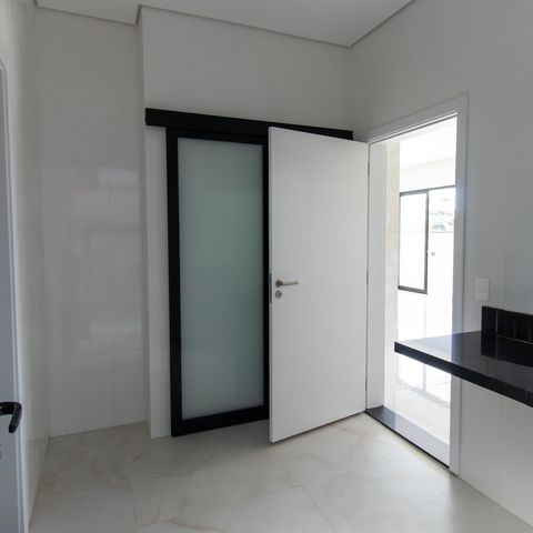 Casa de condomínio para alugar com 380m², 4 quartos e 4 vagasÁrea de Serviço