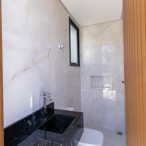 Casa de condomínio para alugar com 380m², 4 quartos e 4 vagasÁrea da piscina /Banheiro