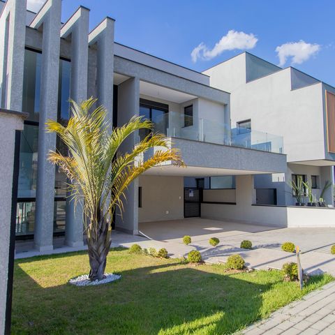 Casa de condomínio para alugar com 380m², 4 quartos e 4 vagasFachada