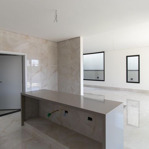 Casa de condomínio para alugar com 380m², 4 quartos e 4 vagasCozinha
