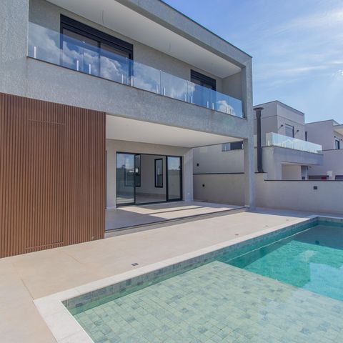 Casa de condomínio para alugar com 380m², 4 quartos e 4 vagasÁrea da piscina