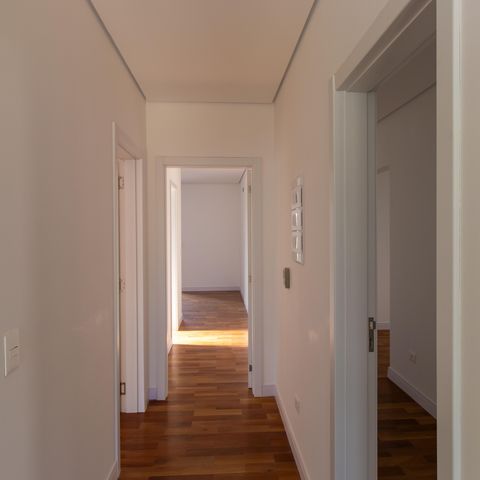 Casa de condomínio para alugar com 380m², 4 quartos e 4 vagasCorredor