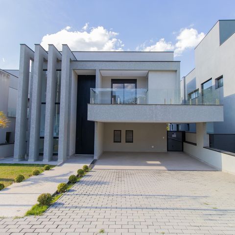 Casa de condomínio para alugar com 380m², 4 quartos e 4 vagasFachada