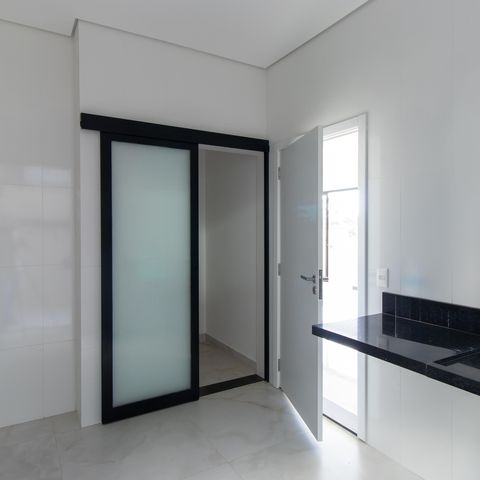 Casa de condomínio para alugar com 380m², 4 quartos e 4 vagasÁrea de Serviço