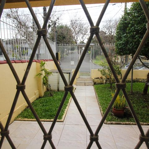 Casa à venda com 130m², 3 quartos e 3 vagas Casa à venda com 130m², 3 quartos e 3 vagasVista do Quarto 2