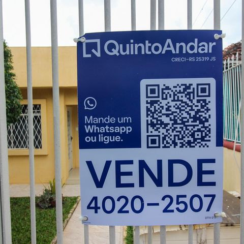 Casa à venda com 130m², 3 quartos e 3 vagas Casa à venda com 130m², 3 quartos e 3 vagasPlaquinha