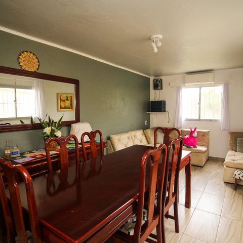 Casa à venda com 130m², 3 quartos e 3 vagas Casa à venda com 130m², 3 quartos e 3 vagasSala de Jantar