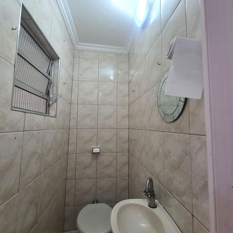 Casa à venda com 96m², 3 quartos e 2 vagasBanheiro