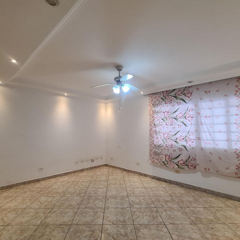 Casa à venda com 96m², 3 quartos e 2 vagasSala